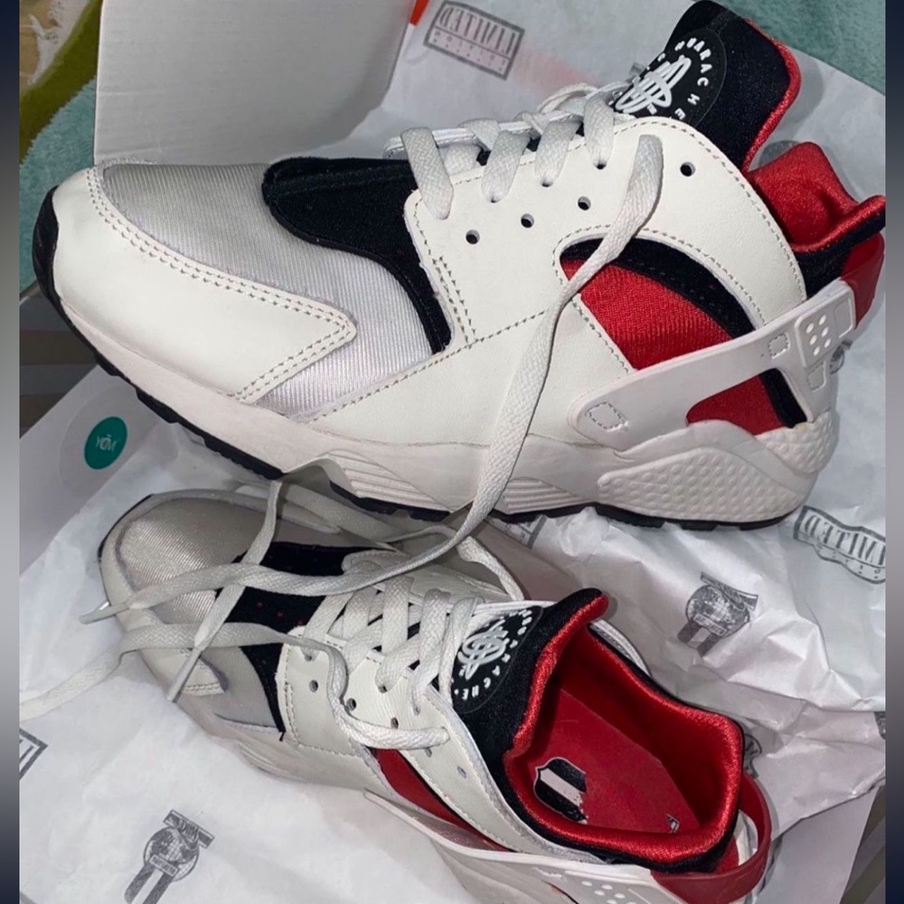 Women’s Nike huarache shoes